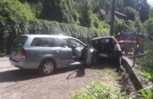 Pijany idiota za kółkiem wiózł 7-letnią córkę i uderzył w zaparkowany samochód.
