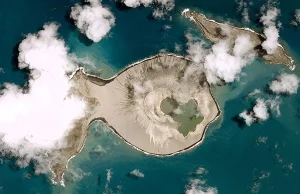 Pierwsze fotografie nowopowstałej wyspy w pobliżu Tongo