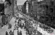 Wrocławski pochód pierwszomajowy w 1946 roku.