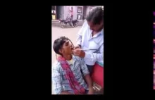 Indie uliczny dentysta