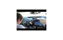 Widok z wnętrza podczas jazdy samojezdnym samochodem Google Robocar