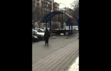 W Moskwie kobieta krzycząca Allahu Akbar trzymała głowę dziecka które zabiła.