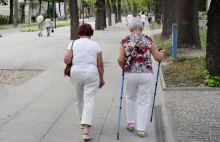 Świat podnosi wiek emerytalny - Polska obniża