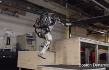 Robot Atlas Parkour pokazuje swoje niesamowite możliwości pokonywania przeszkód