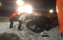 Wjechała samochodem na stok narciarski w Szczyrku i utknęła w śniegu
