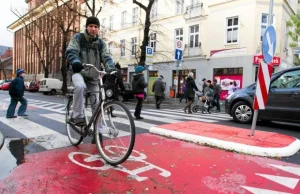 Rowerem na światłach w dzień? Policja nie zna przepisów