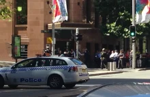 Terroryści związani z Państwem Islamskim wzięli zakładników w centrum Sydney.