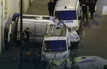 Zamach w redakcji "Charlie Hebdo". Podejrzani zabarykadowali się