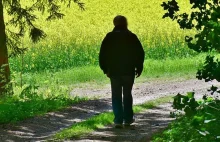 Mężczyzna podszedł do biegających w lesie kobiet. Zdjął spodnie i się onanizował