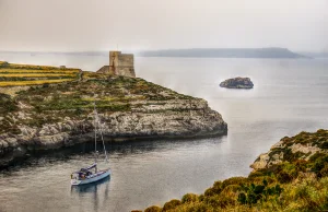 Zatoka Mġarr ix-Xini na Malcie. - Journey Is Freedom