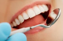 Stomatolog: Proszę wydłubać lekarstwo z zęba. Śledztwo NFZ