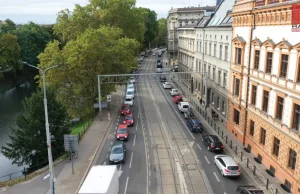 Buspasy we Wrocławiu miały pomóc. Tymczasem kierowcy stoją w ogromnych korkach
