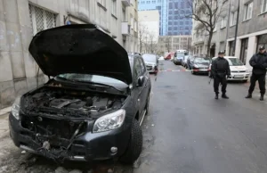 Zwolniony z aresztu syn znanego prawnika znowu podpalił kilka aut!