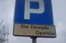 Aż 50 złotych za godzinę postoju? Tak, i to przy szpitalnym parkingu.