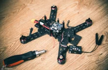 Wprowadzenie do budowy drona wyścigowego FPV
