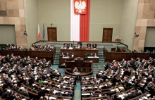 Wyższe pensje dla posłów i senatorów. Dostają za mało?