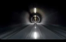 Widok z wnętrza kapsuły Hyperloop podczas drugich testów SpaceX