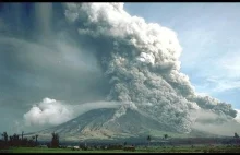 Piękne zjawisko przyrody Wulkan i Tornado