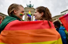 Niemcy: Wchodzi w życie prawo o związkach osób tej samej płci