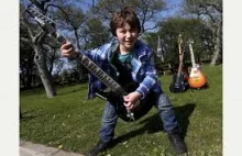 5-letni fan `Iron Maiden` - mistrzem gitary. Video