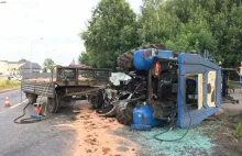 PILNE] Koszmarny wypadek w Nowym Adamowie. Zmiażdżony Peugeot, ciągnik...
