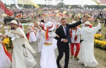 Andrzej Duda radośnie tańczy w Lednicy. "Jest moc!"