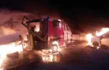 Dramat. Ktoś miotaczem ognia spalił wszystkie auta pomocy drogowej (FILM,...