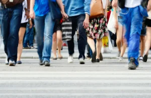 Rynek pracownika? Polacy wciąż zarabiają za mało.