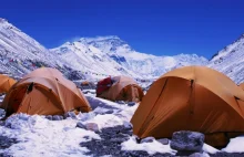 Tłok na Mount Everest. 200 osób na weekend