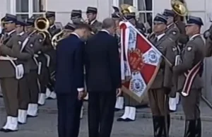 Prezydent Turcji nie chciał pokłonić się przed polskim sztandarem. Duda...