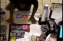 Rasistowska kasjerka wyrzuca czarnego klienta ze sklepu