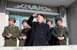 Raz, dwa, trzy, Kim Jong Un patrzy...