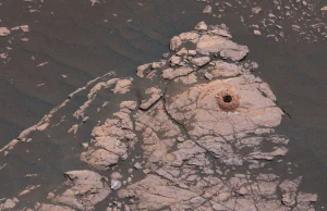 Łazik Curiosity wywiercił dziurę na powierzchni Marsa