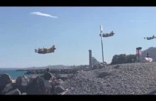 Łodzie latające CL-415 nabierają wodę do walki z pożarami w południowej Francji