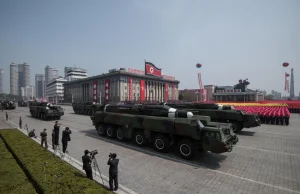 Koreańskie rakiety z parady w Pjongjangu
