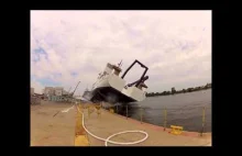 Wypadek podczas wodowania statku, ranny operator kamery