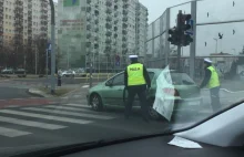 Sfotografował policjantów na środku ulicy w niecodziennej sytuacji!