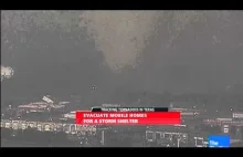 Tornado w okolicach Dallas porywa ciężarówki