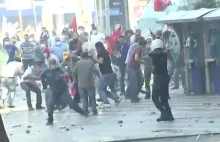 Turcja: policjant strzela z ostrej amunicji do tłumu