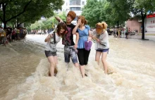 Dramat w Chinach, najpierw szusze, teraz powodzie. Zdjęcia.