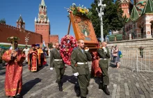 Obchody święta 4,5 kilogramowego arbuza w Rosji