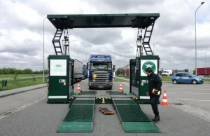 Sprawdzono ciężarówki na A4. Połowie kierowców zatrzymano dowody