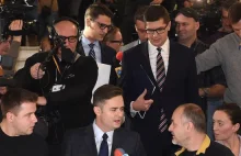 „Panie pośle, leci pan czy jedzie?” Szef Kancelarii Sejmu tłumaczy zasady...