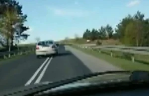Bytów: Samochód jechał wężykiem. Miał nim kierować policjant (wideo)