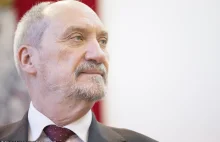 Stocznia szczecińska. Minister Macierewicz chce, by były tam budowane...