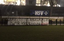 Bundesliga. Kibice HSV wściekli. Transparent i krzyże w ośrodku treningowym.