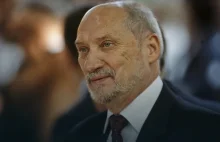 Macierewicz: jesteśmy najbardziej otwartym narodem, a wbija się w nas poczucie..