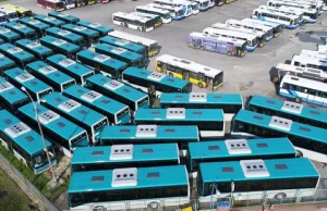 Absurd w Rzeszowie. Nowe autobusy stoją w bazie, a pasażerów wożą...