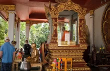 Nietypowe atrakcje Tajlandii - mumia mnicha w okularach Ray Ban'a!