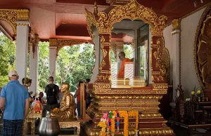 Nietypowe atrakcje Tajlandii - mumia mnicha w okularach Ray Ban'a!